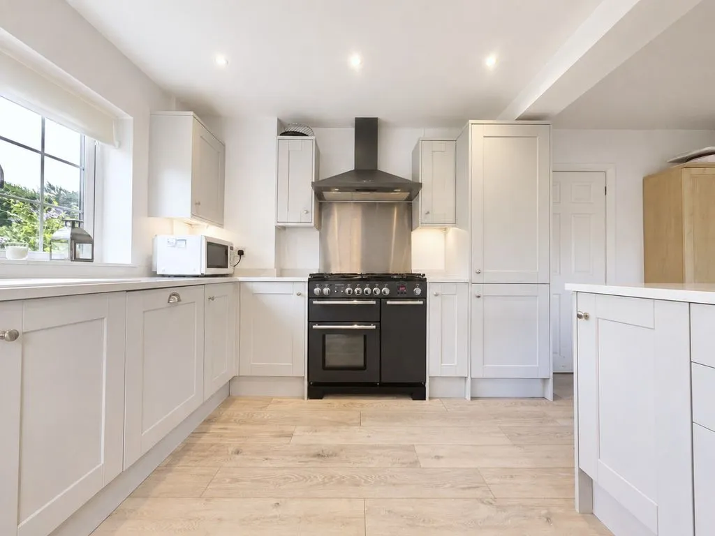 Woodside Avenue, Flackwell Heath, HP10, photo 5