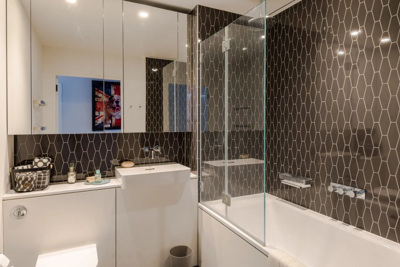 Wood Crescent, London, W12 7GR, photo 9