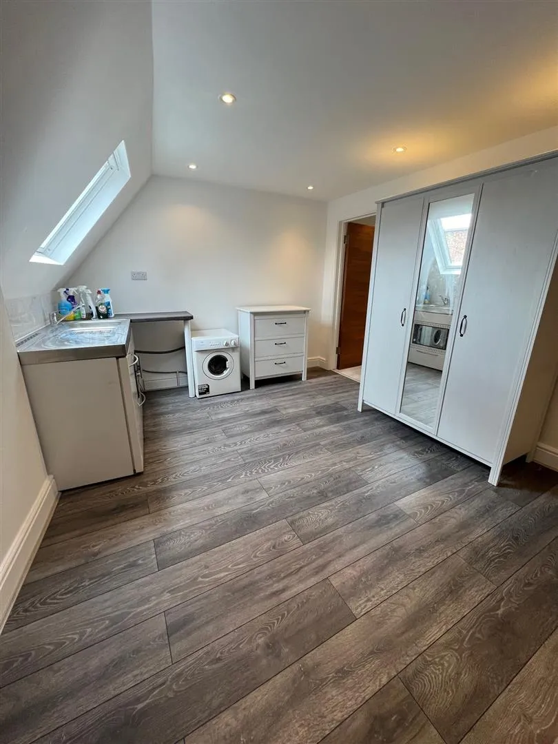 flat to rent — Brent Street, Hendon