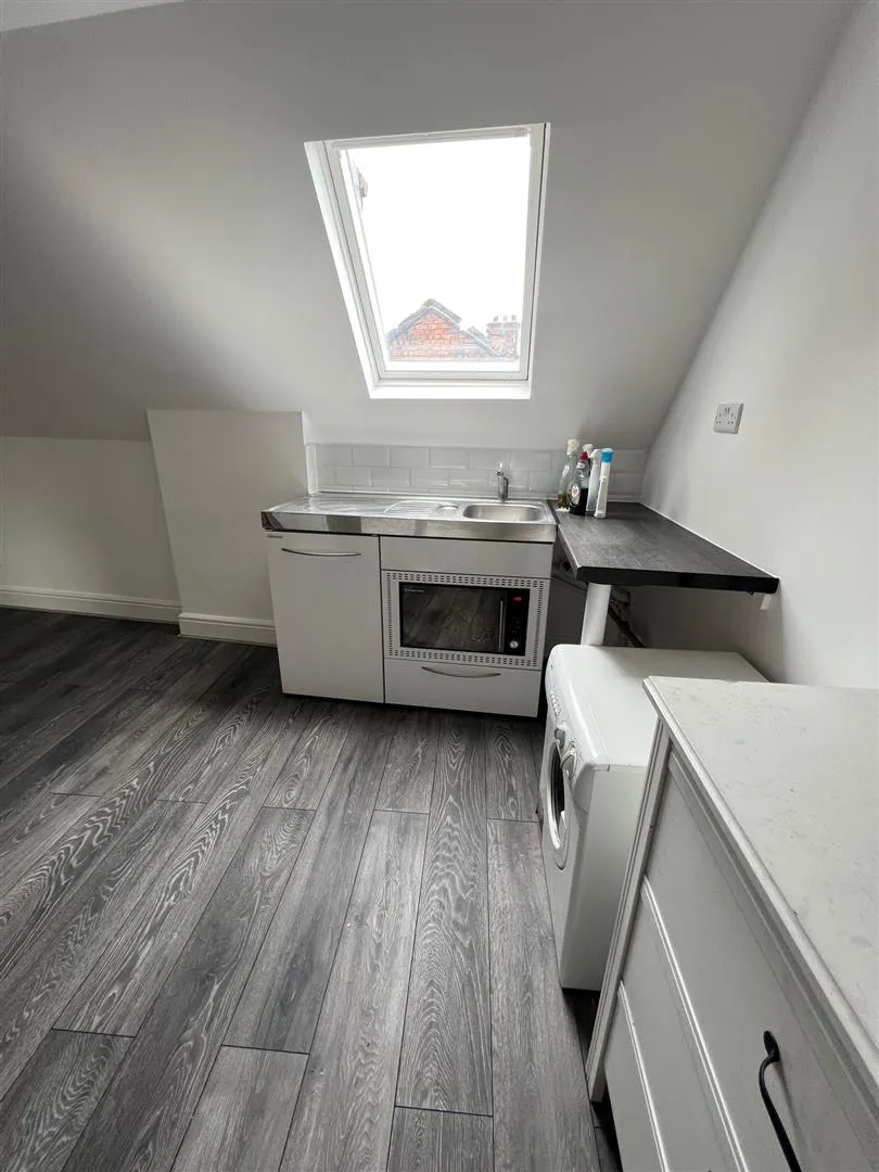 Brent Street, Hendon, photo 3