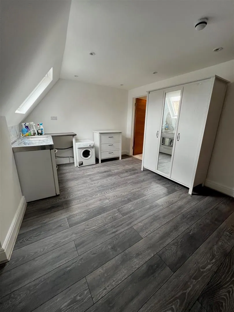 Brent Street, Hendon, photo 2