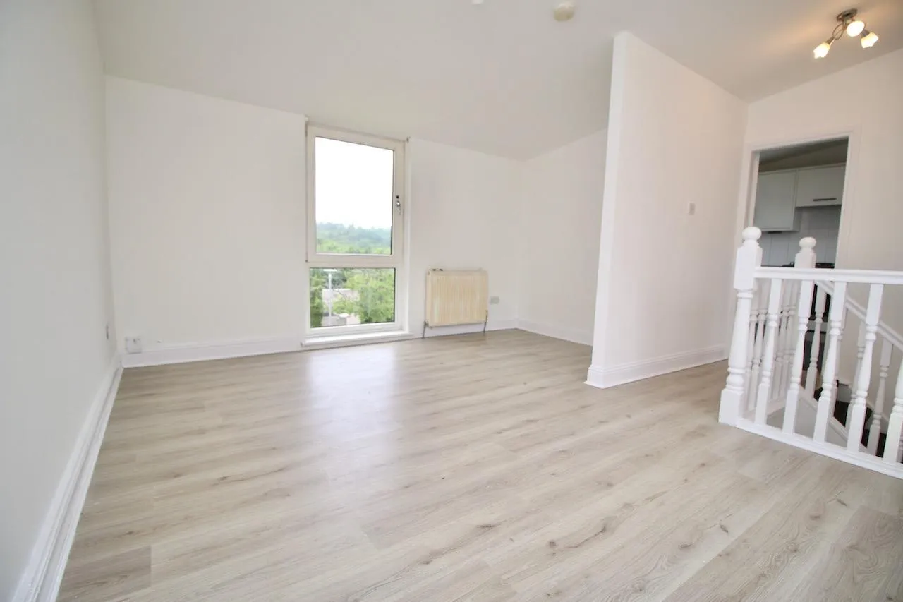 Pine Grove, Cumbernauld, G67 3AX, photo 2