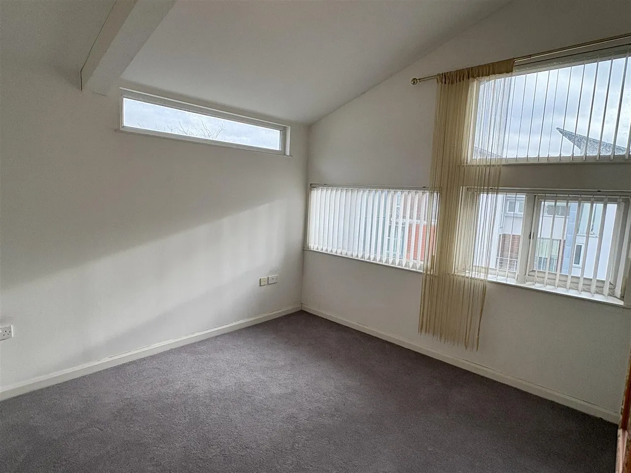Lloyd Wright Avenue, Beswick, M11, photo 8