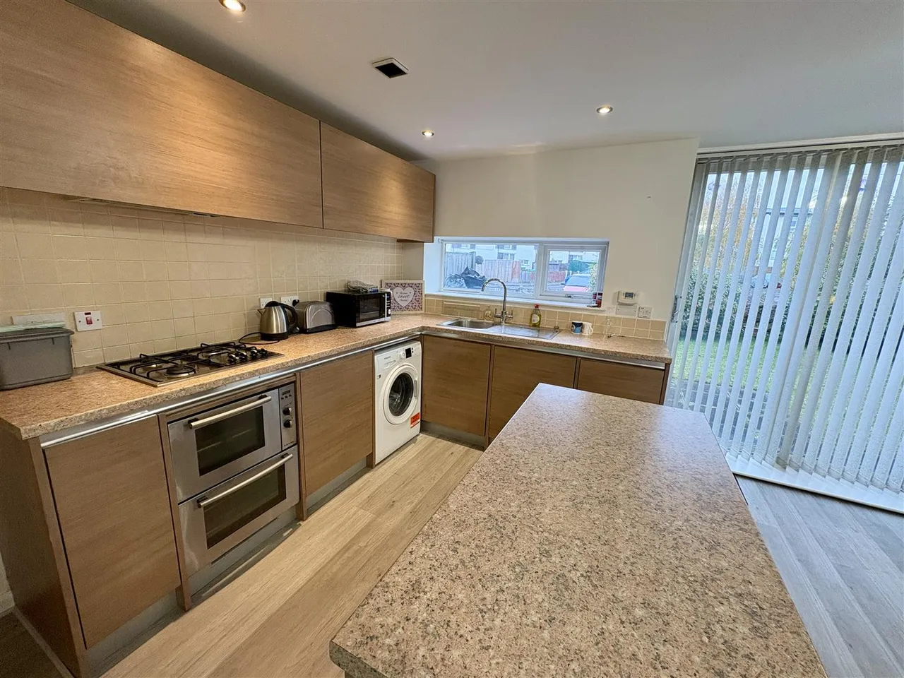 Lloyd Wright Avenue, Beswick, M11, photo 4