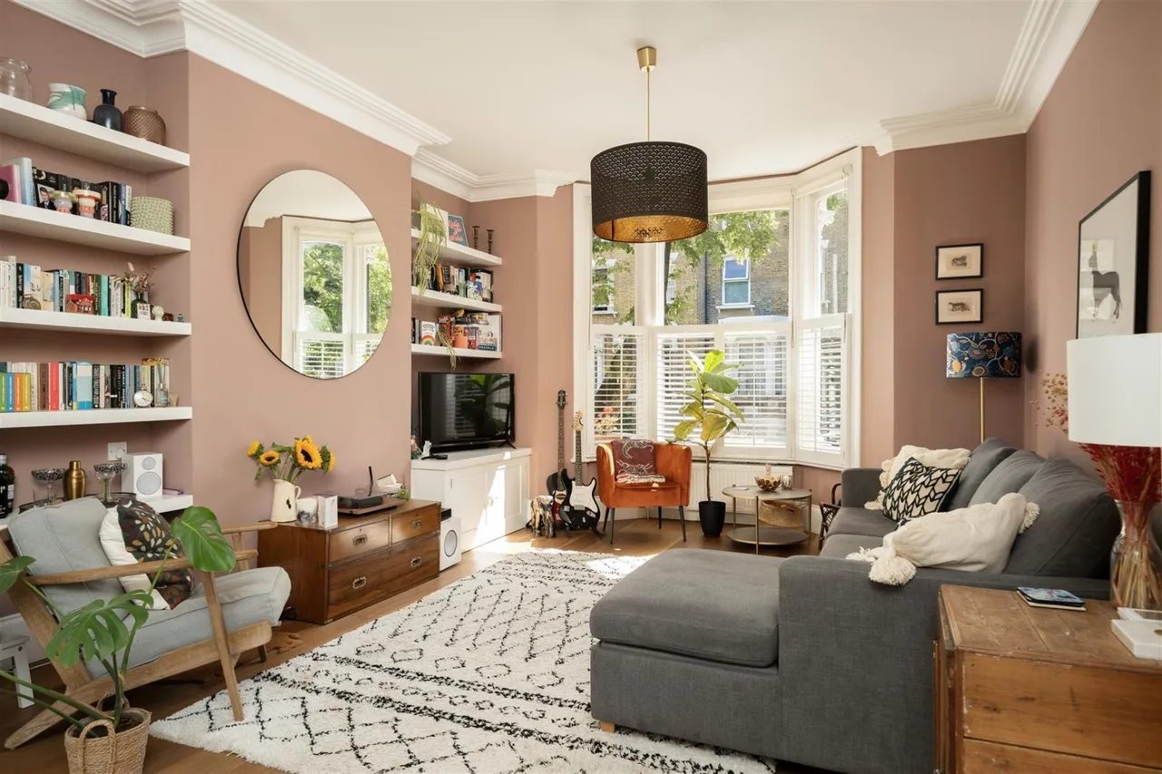 2 bed flat for sale, Lilford Road, London, SE5