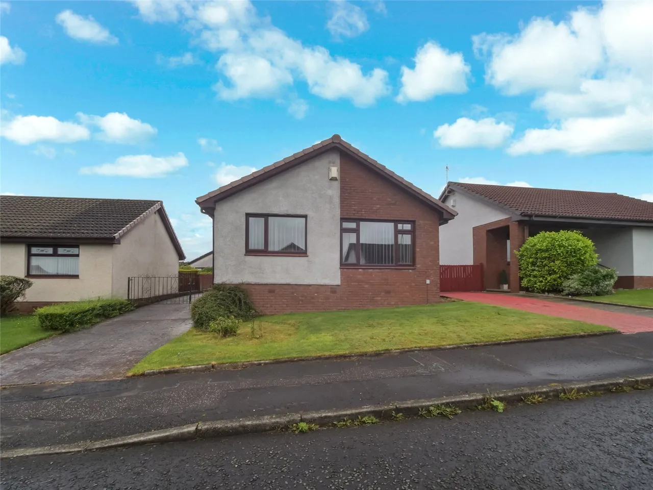 3 bed house for sale — Bishopdale, Stewartfield, East Kilbride, South Lanarkshire, G74
