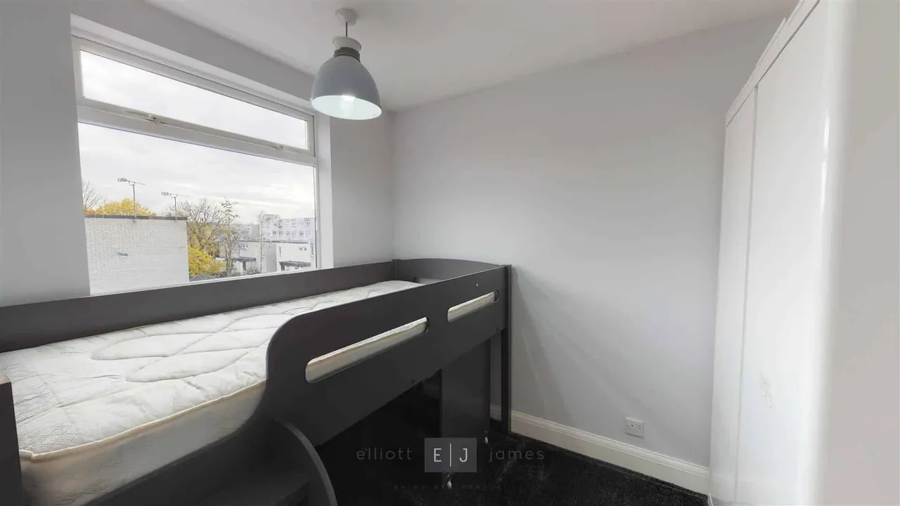 Longcroft Rise, Loughton, IG10, photo 10