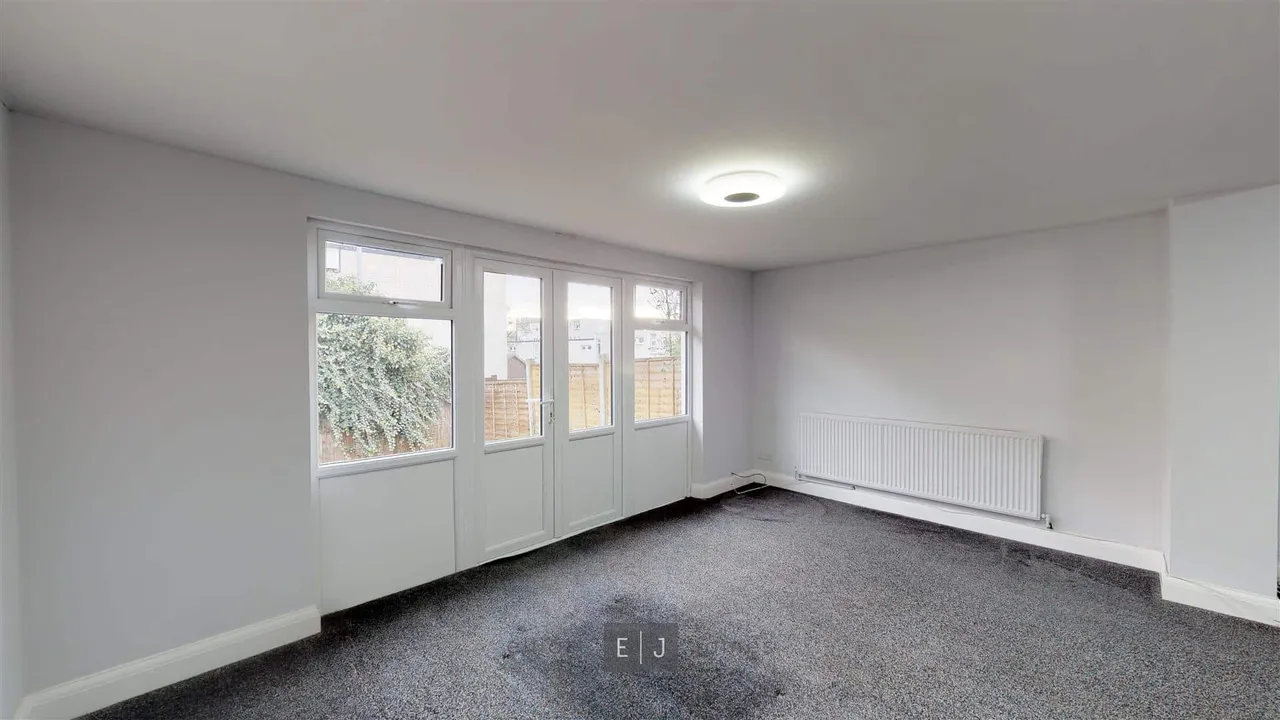 Longcroft Rise, Loughton, IG10, photo 3