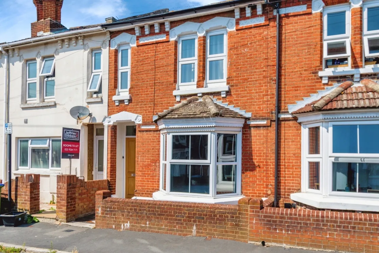 5 bed house to rent, Milton Road, Polygon, SO15