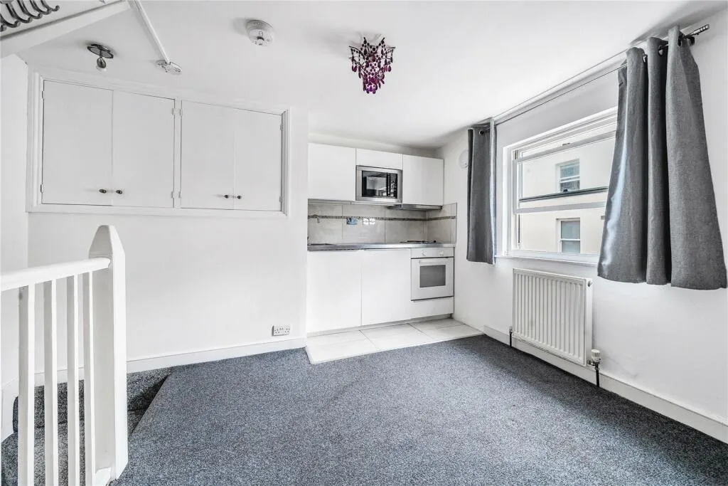 2 bed house to rent — St. James's Street, BRIGHTON