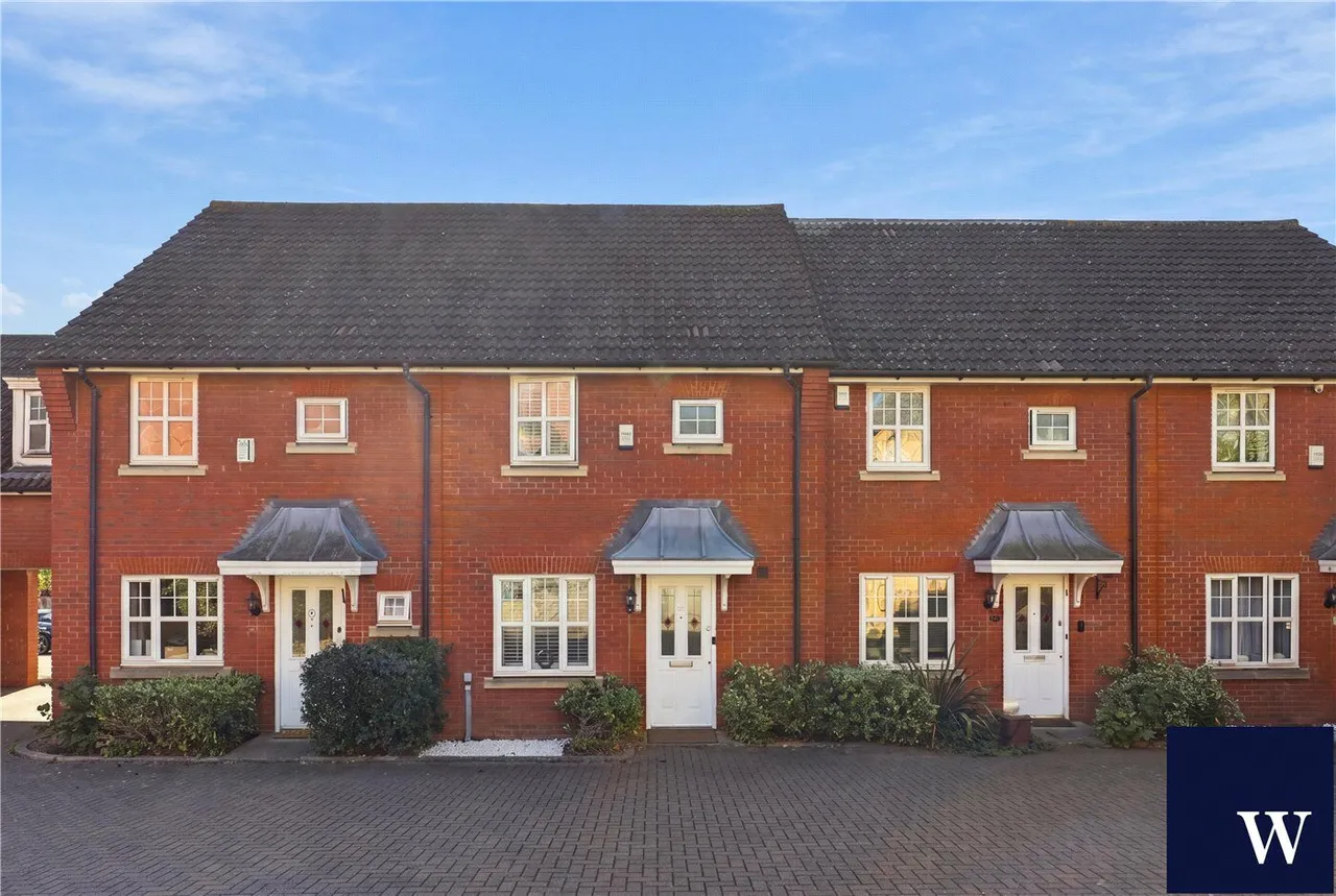 3 bed house for sale, Honiton Gardens, Mill Hill East, NW7