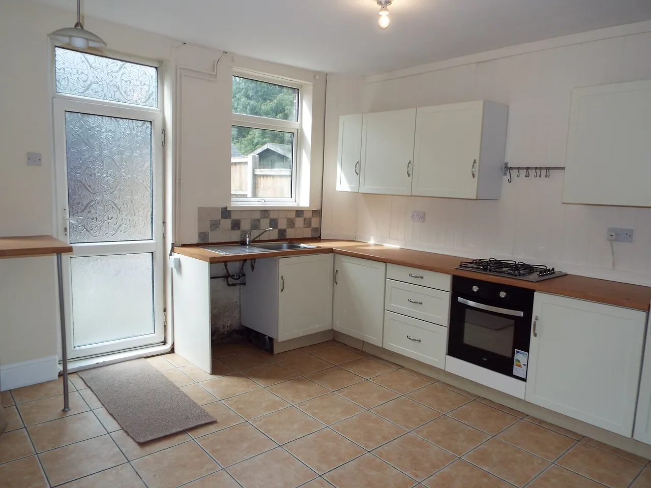 2 bed house to rent — Carlton Street, Mansfield, NG18