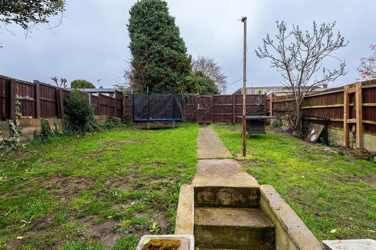 St. Davids Crescent, Gravesend DA12 4AS, photo 10