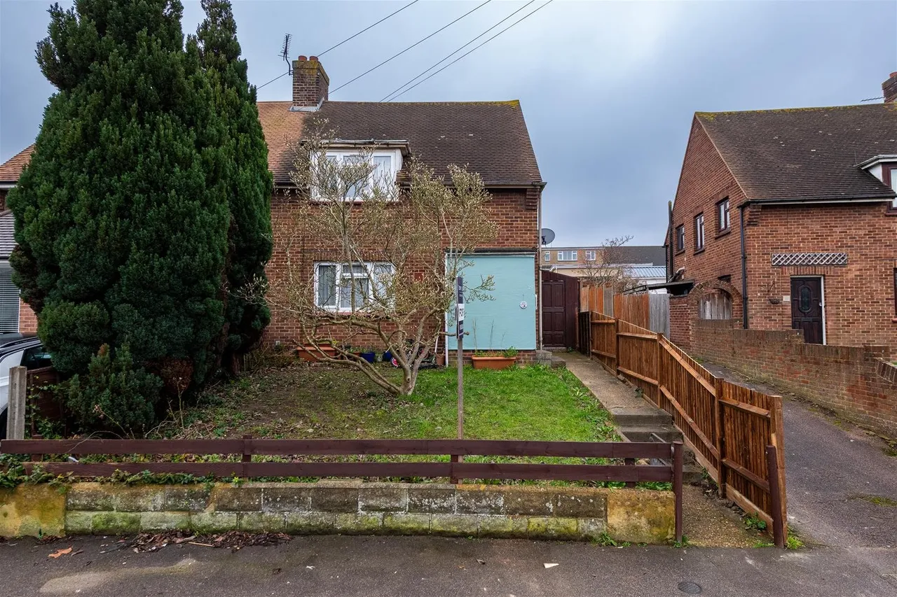 St. Davids Crescent, Gravesend DA12 4AS, photo 12