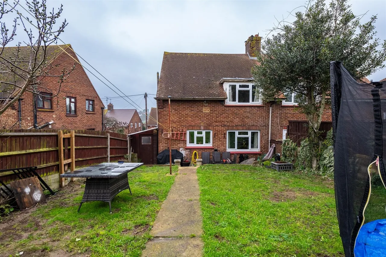 St. Davids Crescent, Gravesend DA12 4AS, photo 11