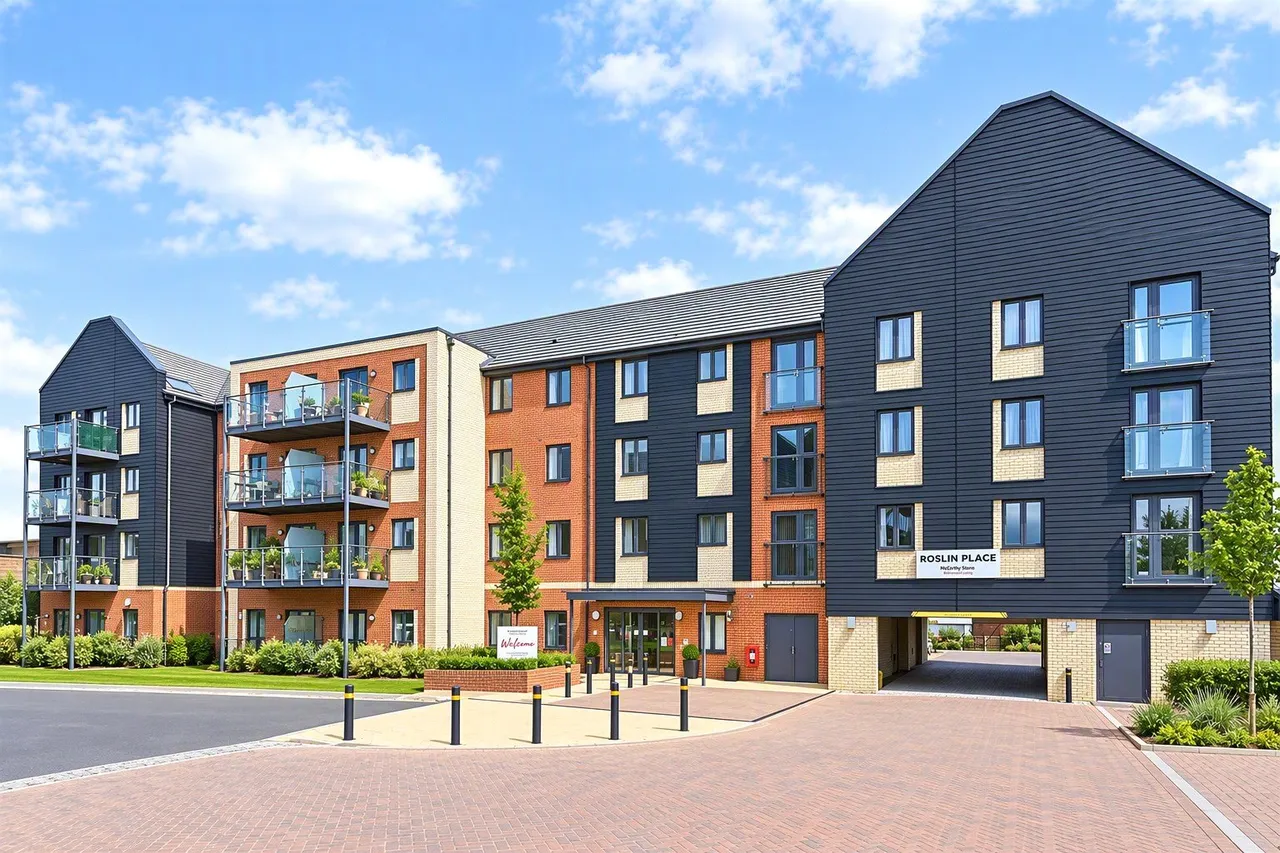 1 bed flat to rent, Station Road, Hook, RG27