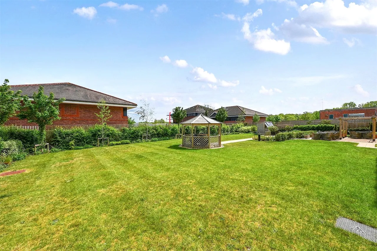 Station Road, Hook, RG27, photo 6