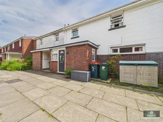 3 bed house for sale — Terry Road, Crawley