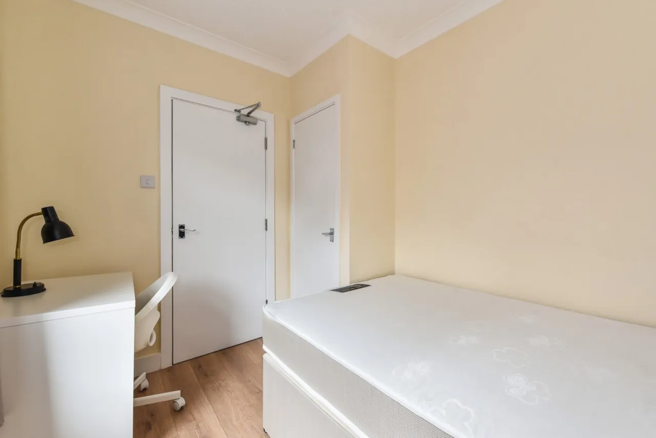Romsey Road, Winchester, photo 12