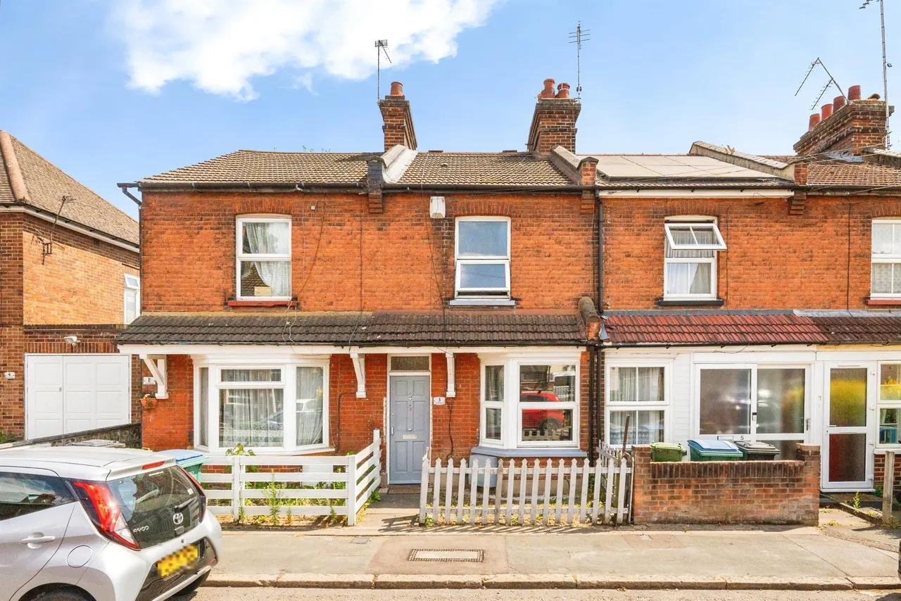 2 bed house for sale — Cardiff Road, Watford