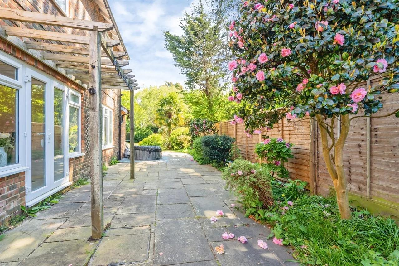 Old Place, Bognor Regis, PO21, photo 5
