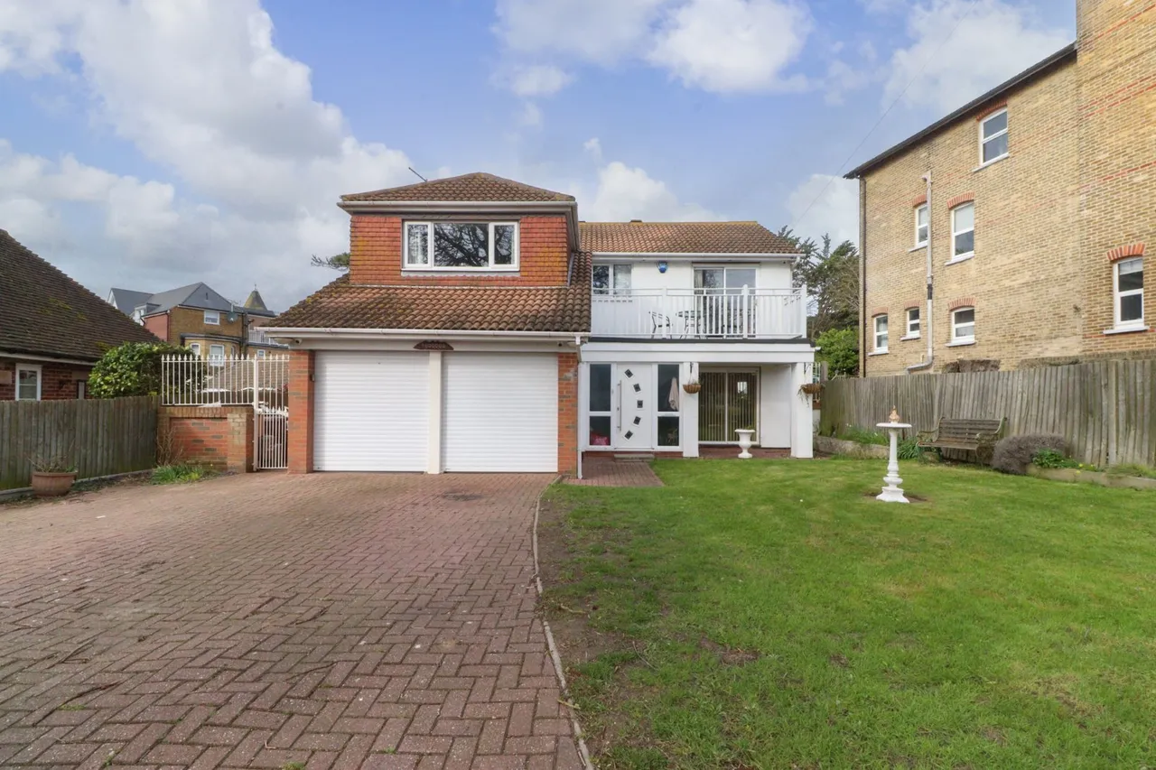 4 bed house for sale, Westgate Bay Avenue, Westgate, CT8