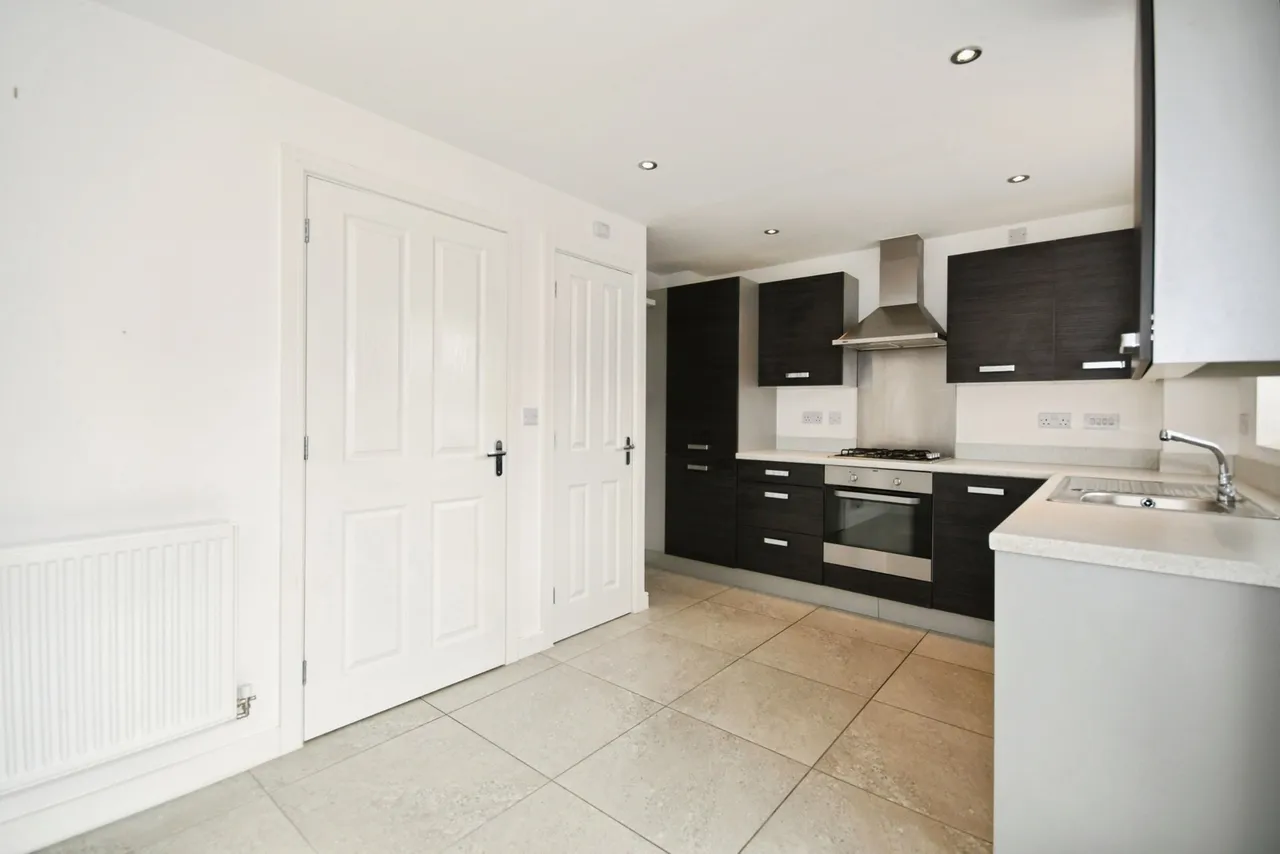 Burton Street, Wingerworth, Chesterfield, Derbyshire, S42, photo 3