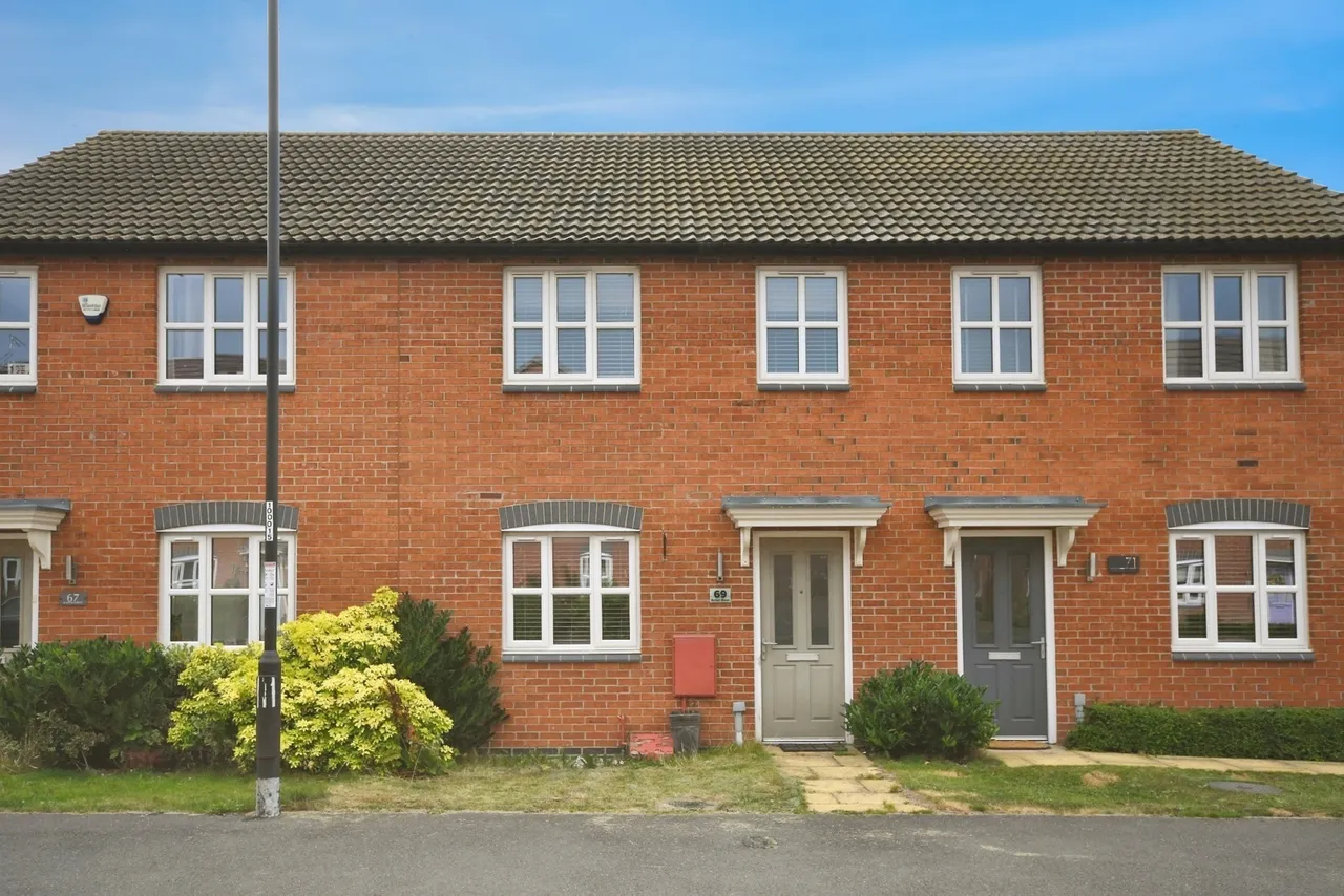 3 bed house for sale — Burton Street, Wingerworth, Chesterfield, Derbyshire, S42
