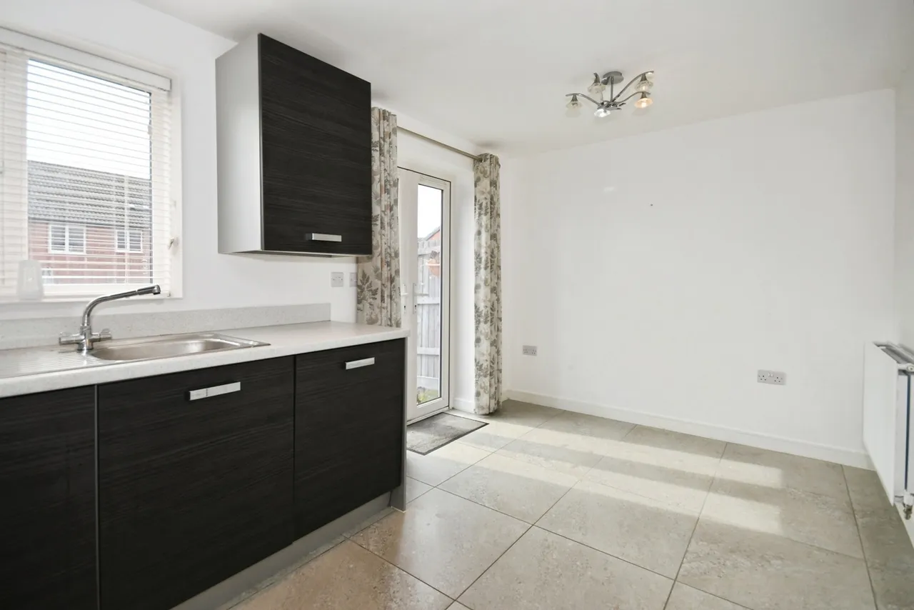 Burton Street, Wingerworth, Chesterfield, Derbyshire, S42, photo 5