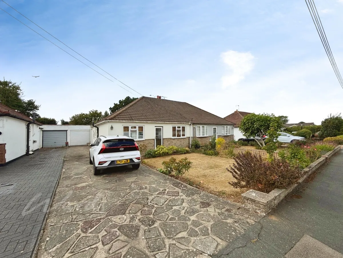 2 bed house to rent, Dene Drive, Longfield, DA3