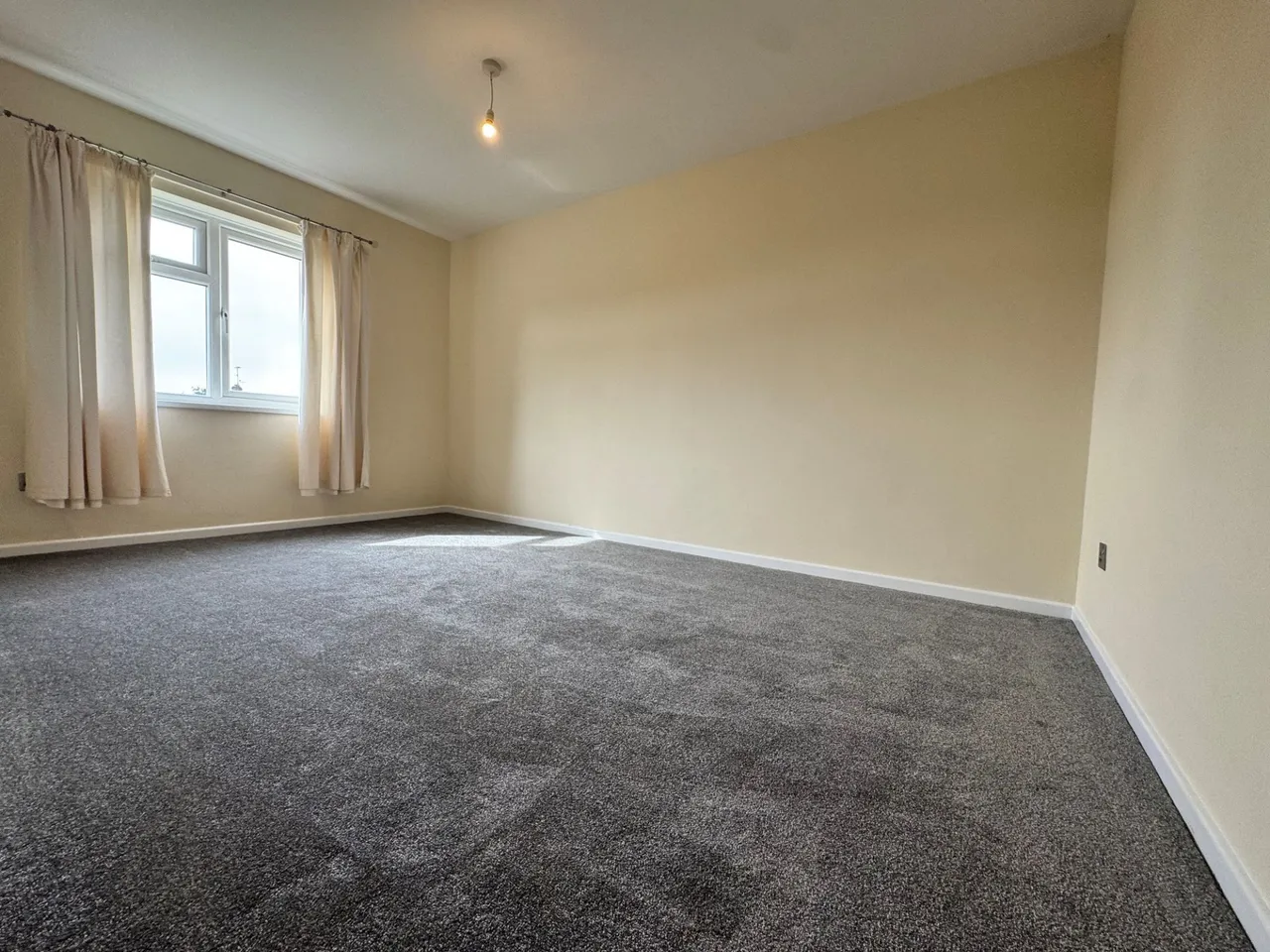 Elizabeth Road, HP14, photo 5