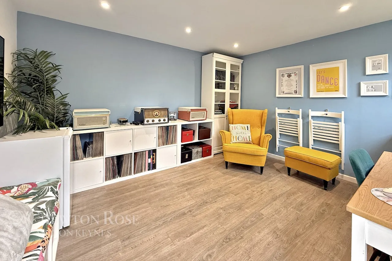 Calshot Drive, Kingsmead, photo 38