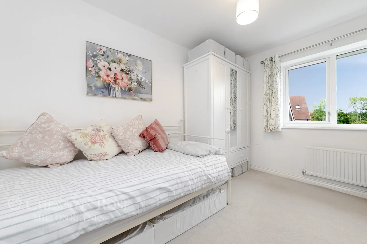 Calshot Drive, Kingsmead, photo 30