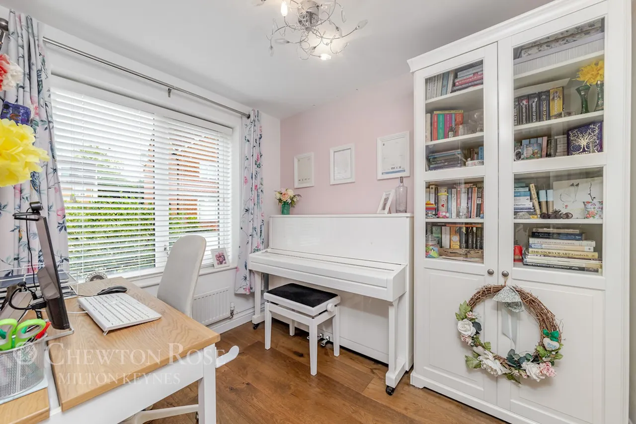Calshot Drive, Kingsmead, photo 12