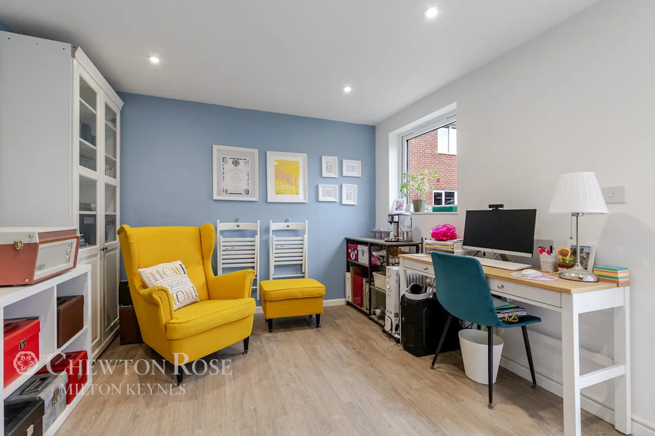 Calshot Drive, Kingsmead, photo 36