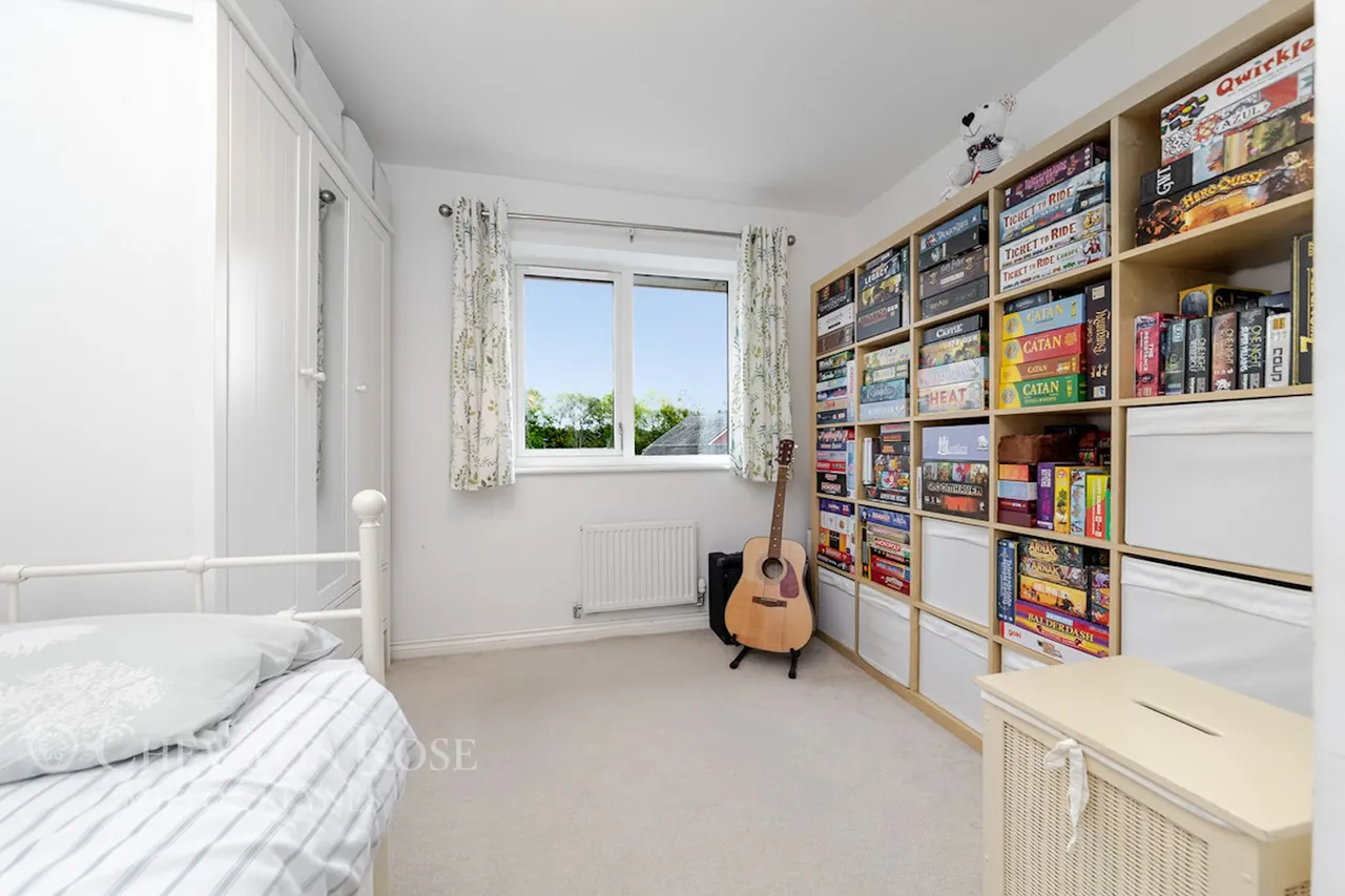 Calshot Drive, Kingsmead, photo 31