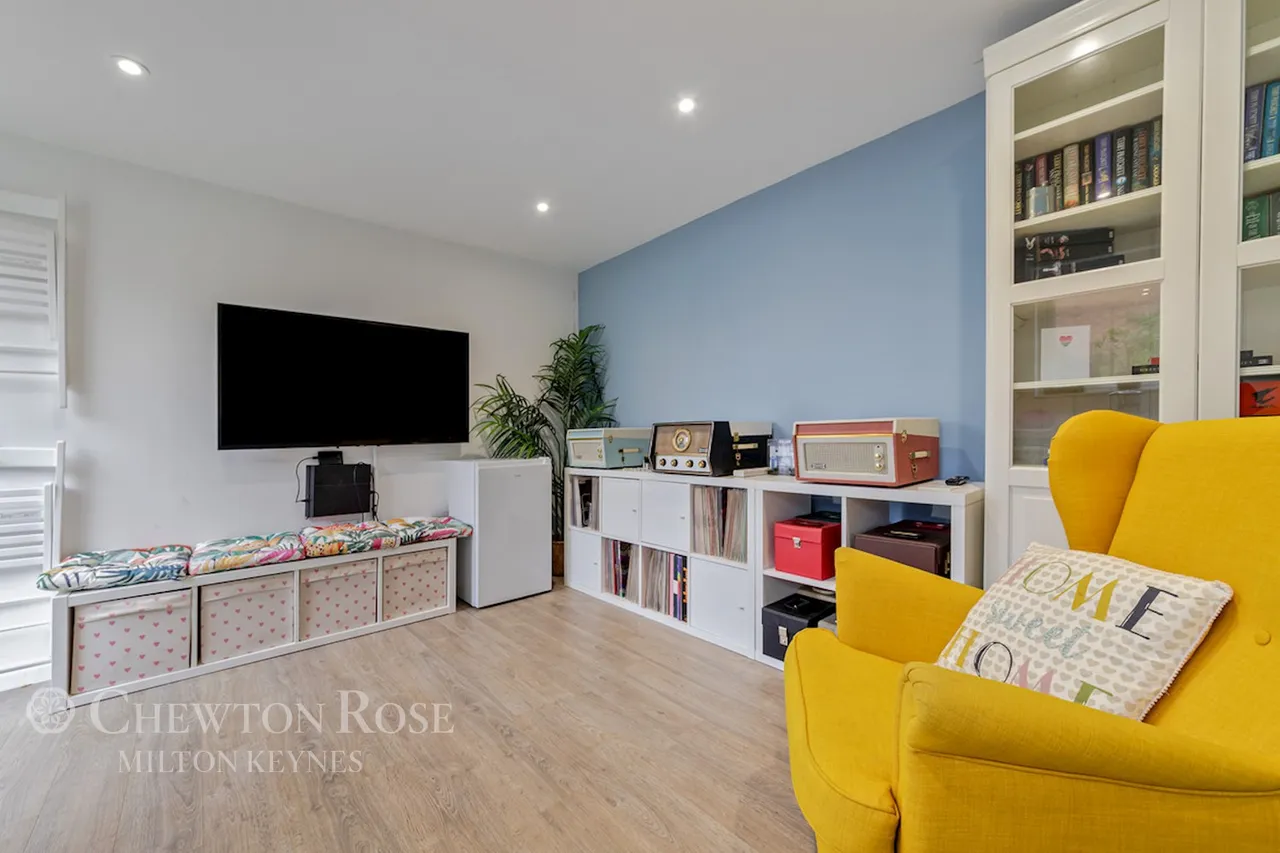 Calshot Drive, Kingsmead, photo 37