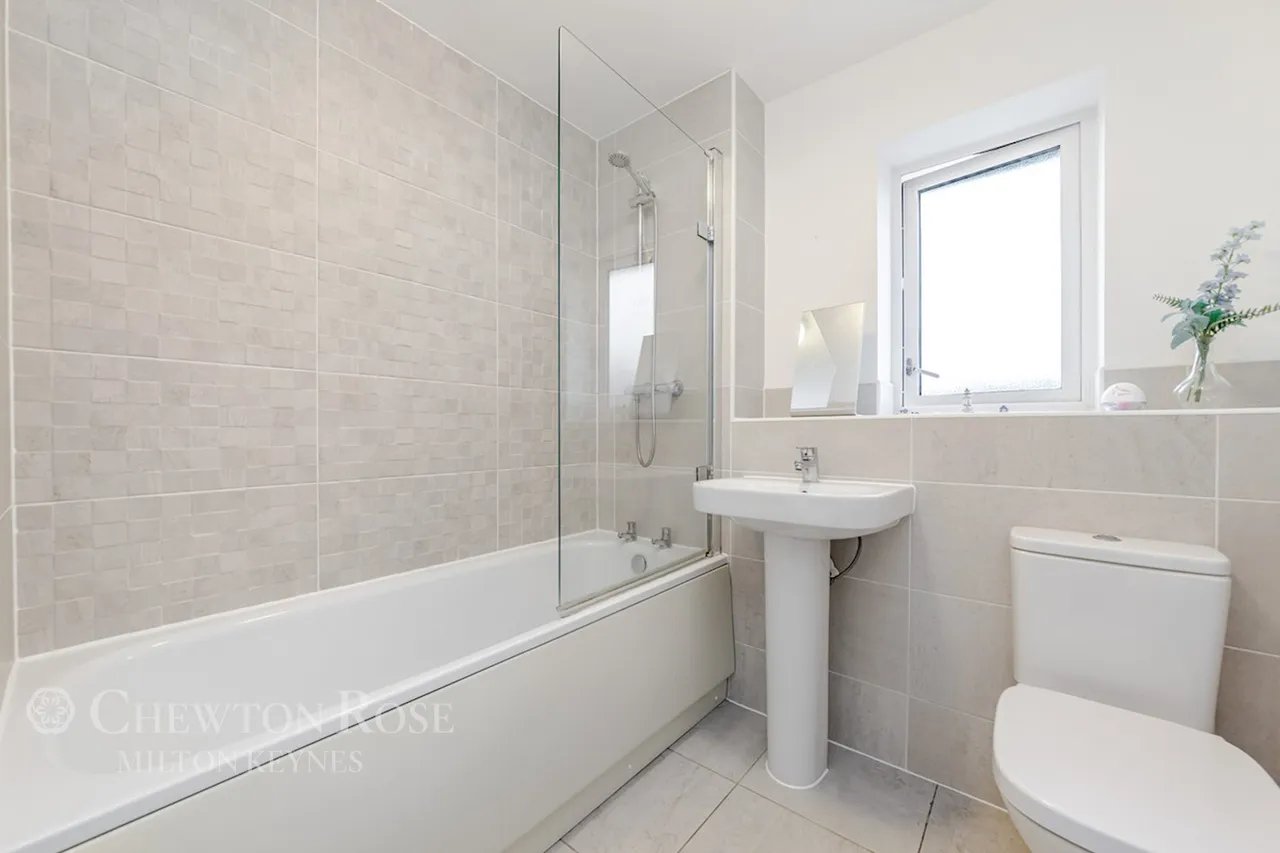 Calshot Drive, Kingsmead, photo 35