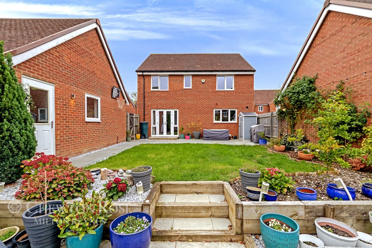 Calshot Drive, Kingsmead, photo 41