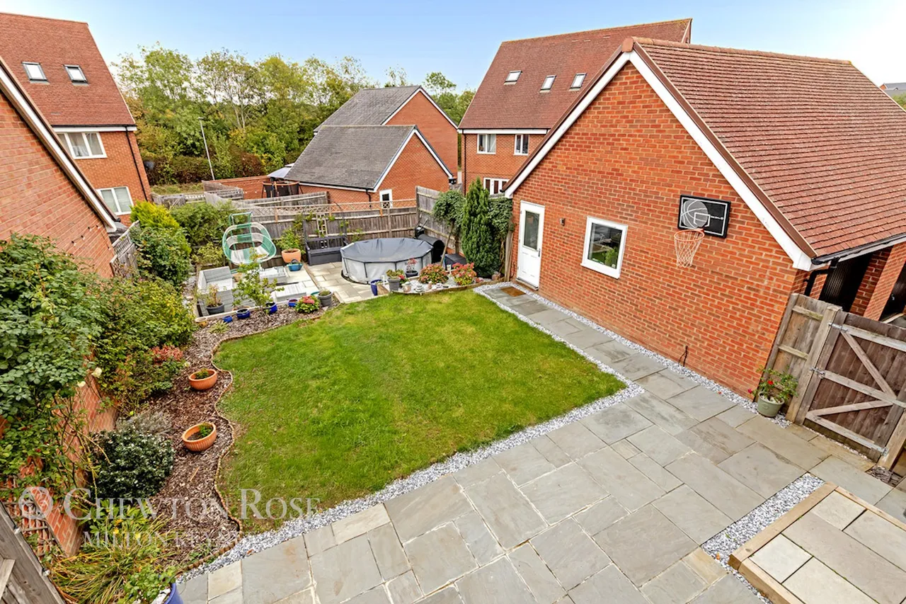 Calshot Drive, Kingsmead, photo 42