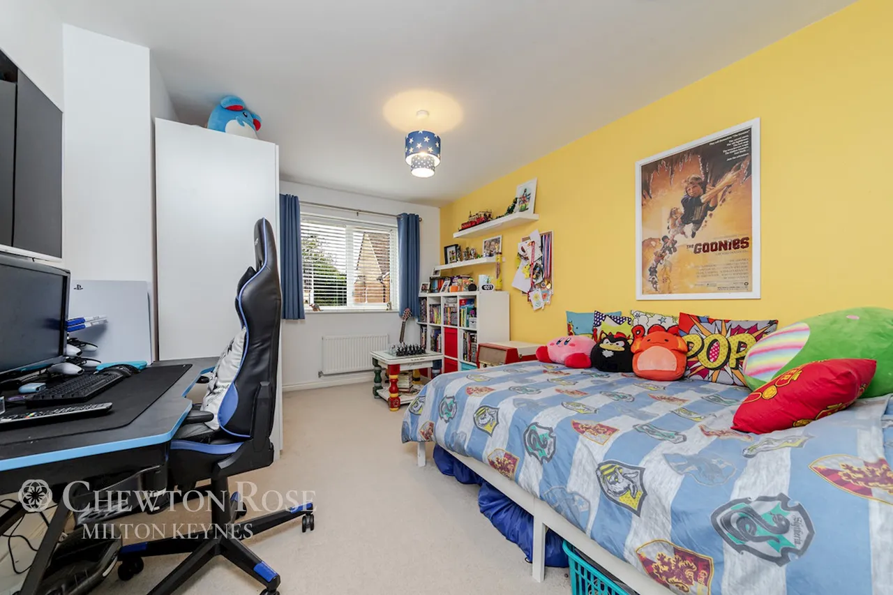 Calshot Drive, Kingsmead, photo 32