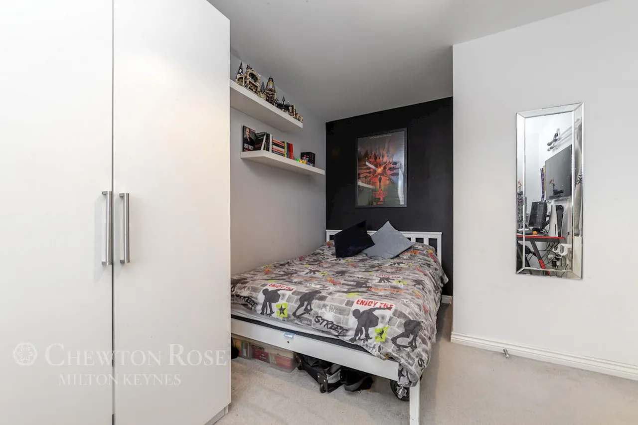 Calshot Drive, Kingsmead, photo 33