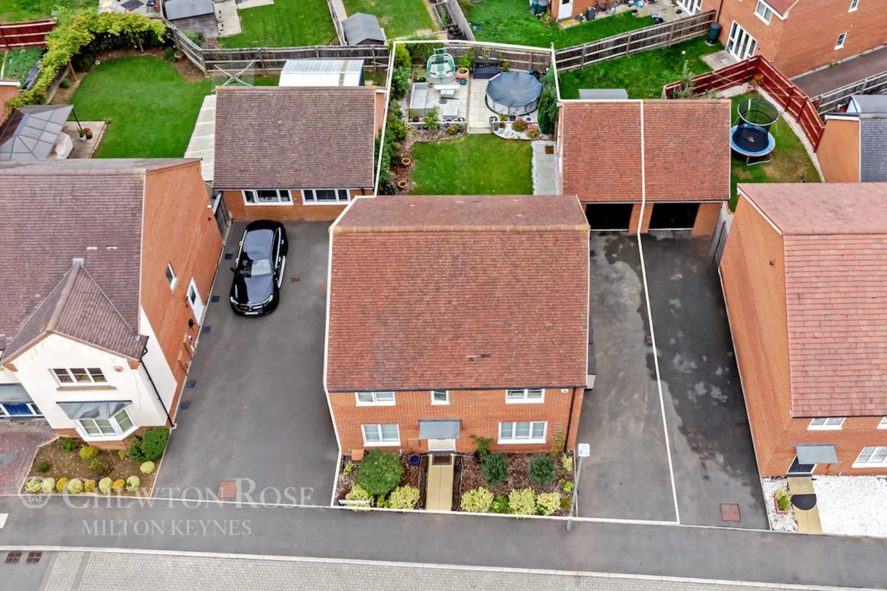 Calshot Drive, Kingsmead, photo 3