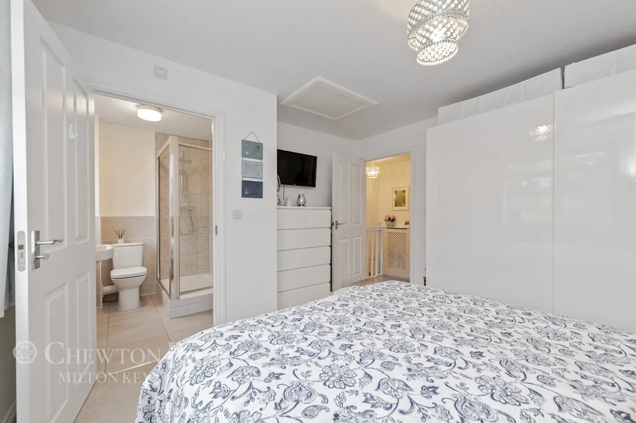 Calshot Drive, Kingsmead, photo 26