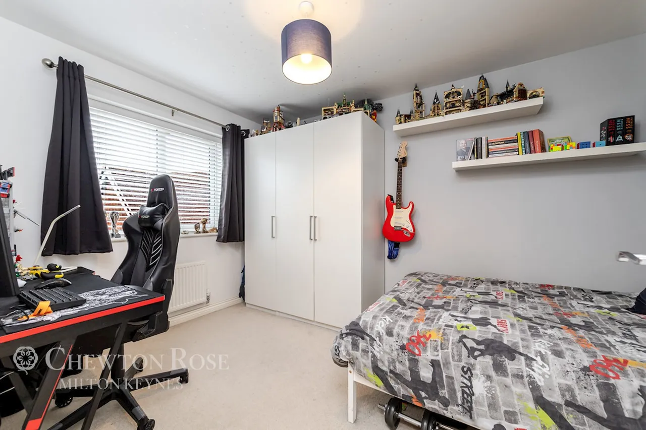 Calshot Drive, Kingsmead, photo 34