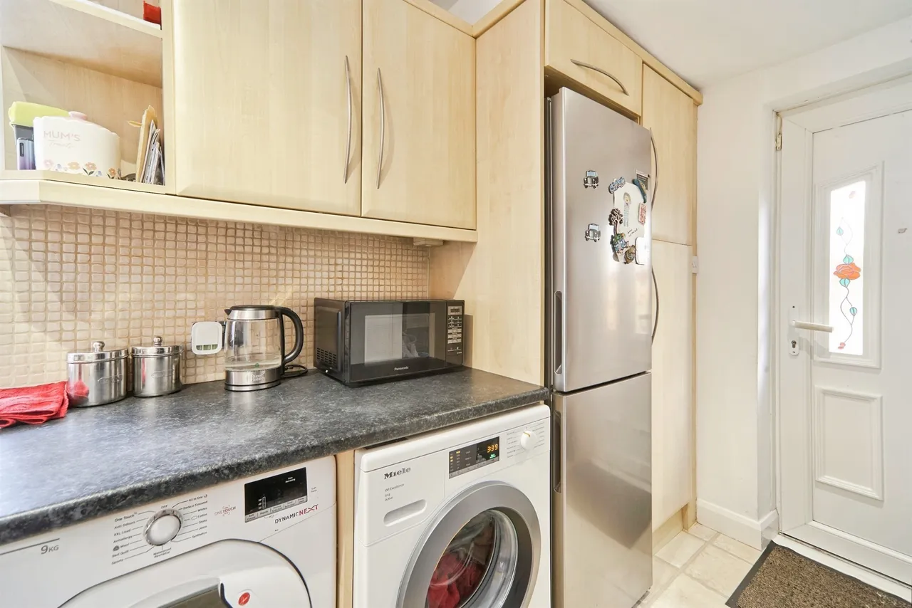 Park Avenue, BINGLEY, photo 10