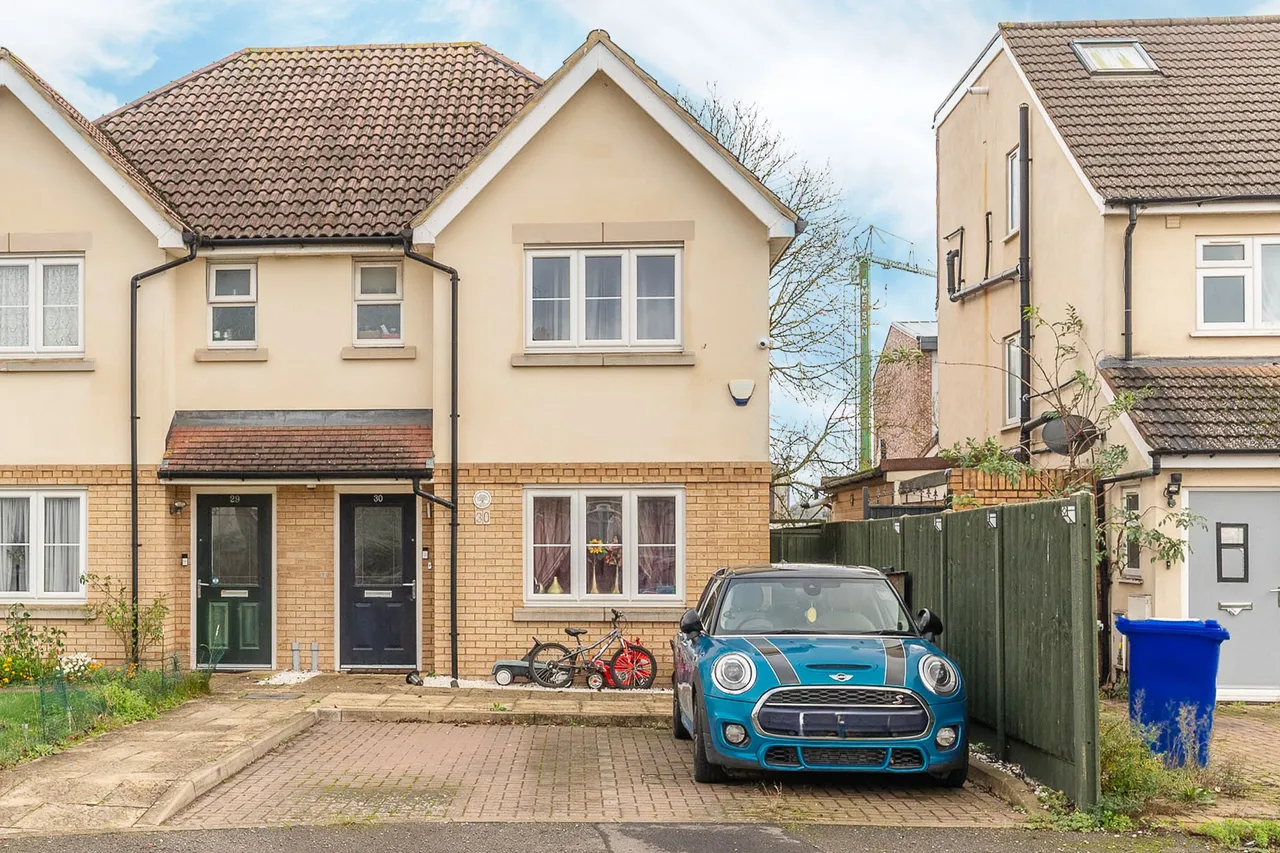 3 bed house for sale — 30 Pinner Park Gardens, Harrow