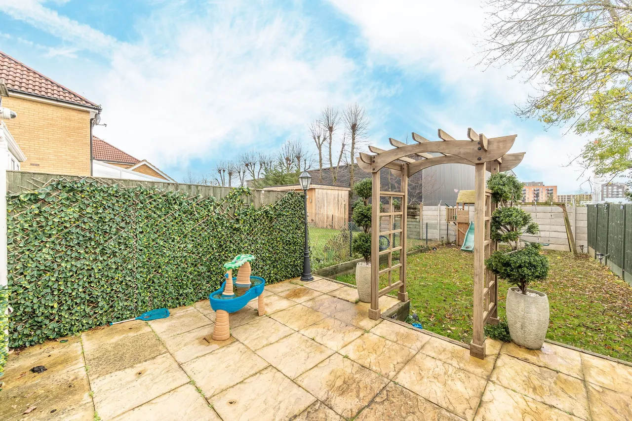 30 Pinner Park Gardens, Harrow, photo 10