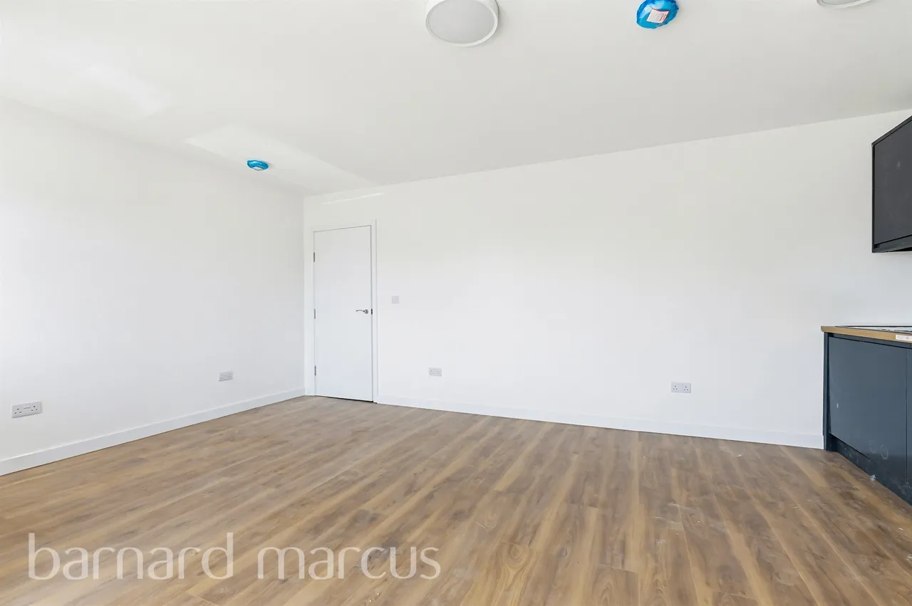 Kingston Road, Epsom, photo 7