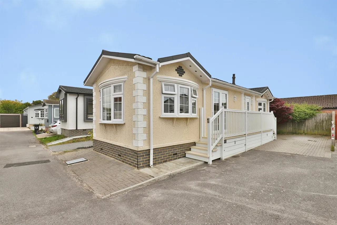 2 bed park home for sale, Lyndhurst Road, Christchurch, BH23